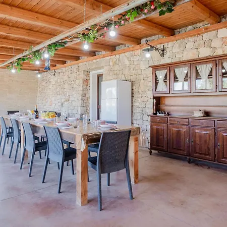 Giulia Con Piscina Privata - * Specchia