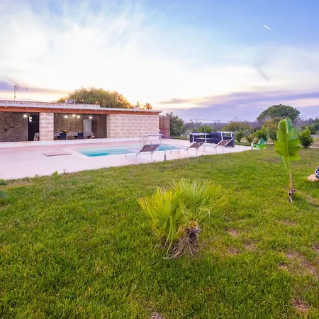 Giulia Con Piscina Privata - * Specchia