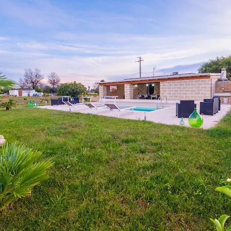 Giulia Con Piscina Privata - Specchia